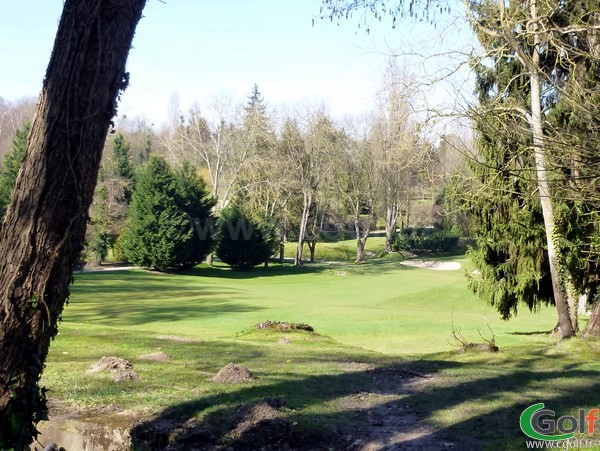 Le fairway n°3 du golf de Fourqueux parcours rouge en Ile de France dans les Yvelines