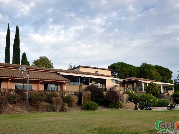 Club house du golf de Chateau l'Arc Fuveau proche d'Aix en Provence dans les Bouches du Rhone