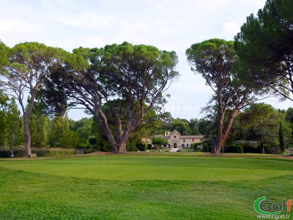 Putting green du golf de Chateau l'Arc dans les Bouches du Rhone à Fuveau en PACA