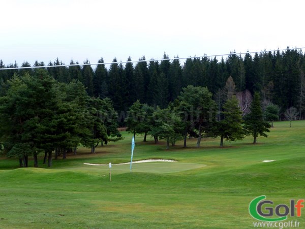 Le green n°18 du golf de Gap Bayard dans les Hautes Alpes en Provence Cote D'azur