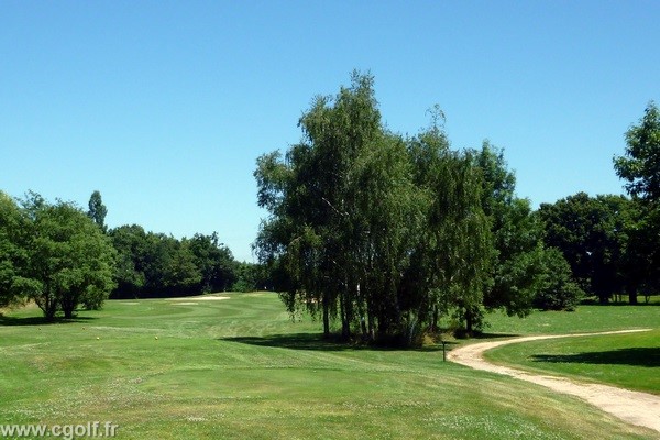 trou n°10 du golf du Gouverneur parcours Montarplan en Rhône Alpes dans l'Ain proche de Lyon