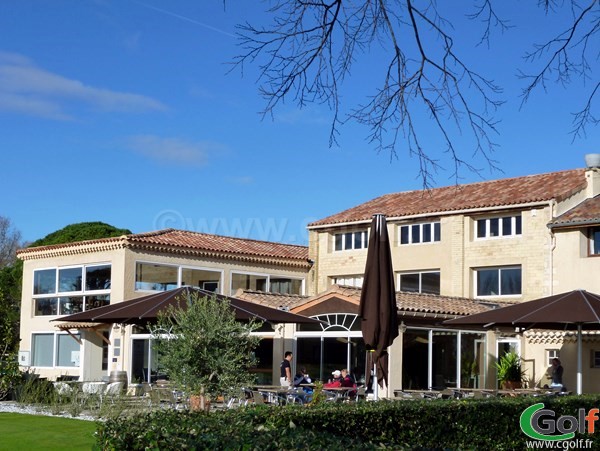 Le club house du golf Grand Avignon à Vedène dans le Vaucluse en PACA