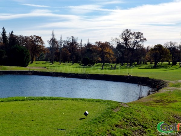 Le départ du trou n°3 à Vedène au golf du Grand Avignon dans le Vaucluse