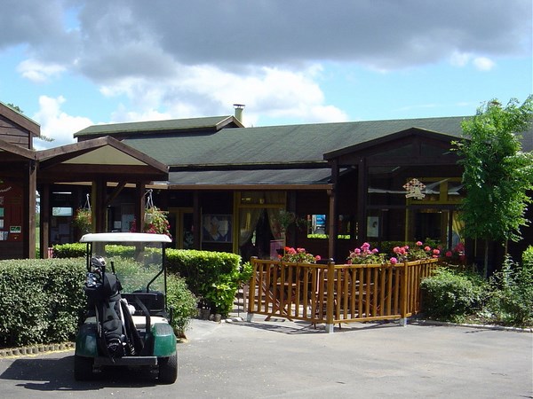 Club house restaurant du golf de Guerville dans les Yvelines en Ile de France