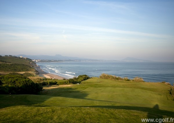 Trou n°2 du golf entrainement Ilbarritz à Bidart en Aquitaine dans les Pyrénées Atlantique