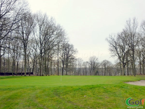 Le green n°18 dans les Yvelines au golf Isabella à Plaisir proche de Paris Ile de France