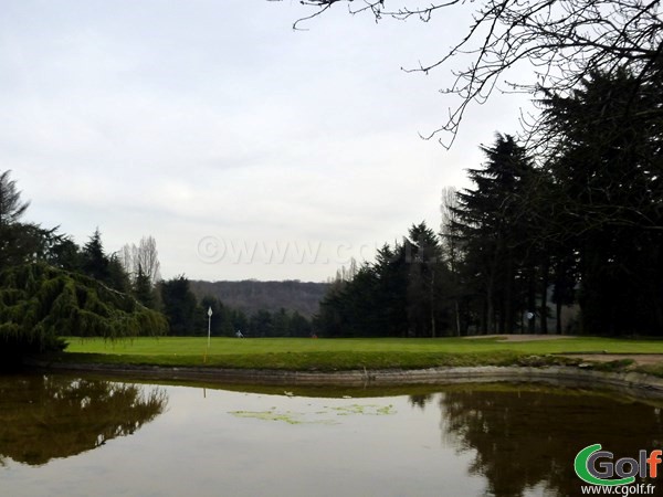 green n°9 du golf de La Boulie parcours la Vallée dans les Yvelines à Versailles