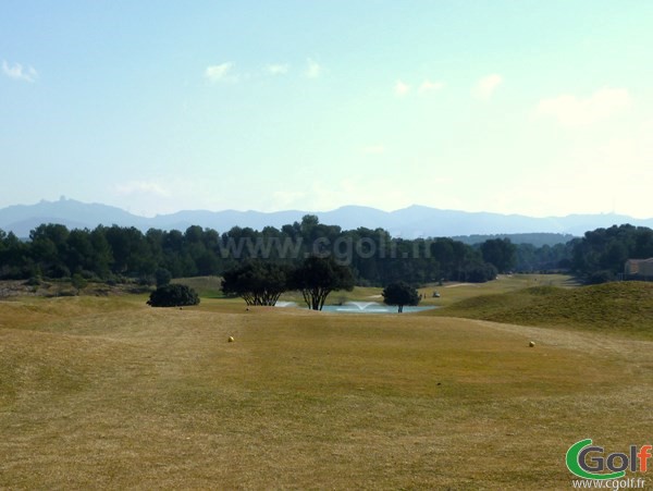 Le départ du trou n°10 du golf de la Cabre d'Or à Cabriés proche d'Aix en Provence