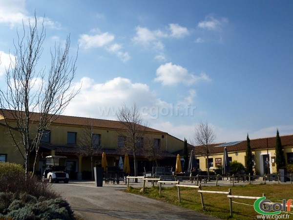 Le club house restaurant du golf de la Cabre d'Or à Cabries proche d'Aix en Provence