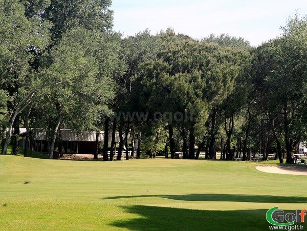 Green du petit golf Compact de La Grande Motte proche de Montpellier dans l'Hérault