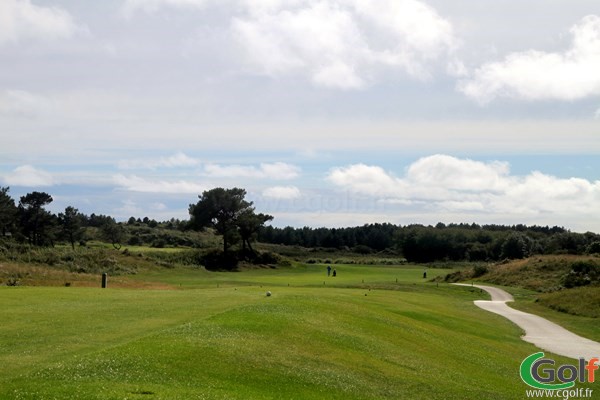 Tee shot n°1 du parcours de La Mer au golf du Touquet proche de Paris au Nord-Pas-de-Calais