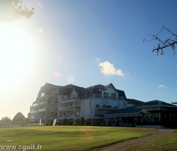 Club house du golf des Fontenelles en Vendée Pays de Loire à l'Aiguillon sur Vie