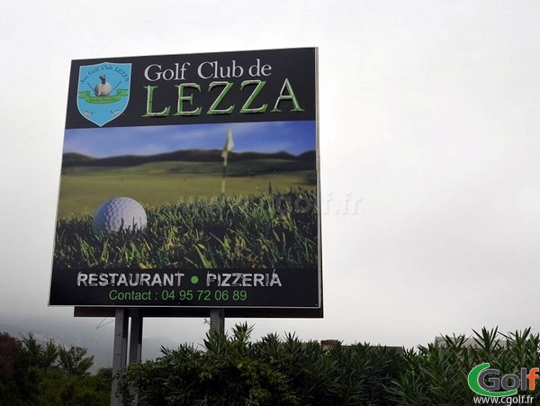 Entrée du golf de Lezza à Porto-Vecchio proche de Bonifacio en Corse du sud