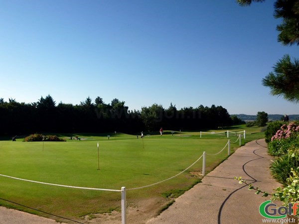 Putting green du golf de Lyon Verger dans la banlieu Lyonnaise à Saint Symphorien d'Ozon