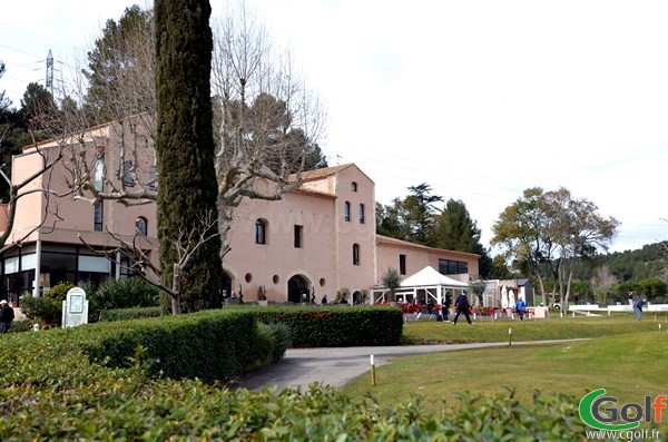 Le club house du golf de La Salette à Marseille dans les Bouches du Rhone en PACA