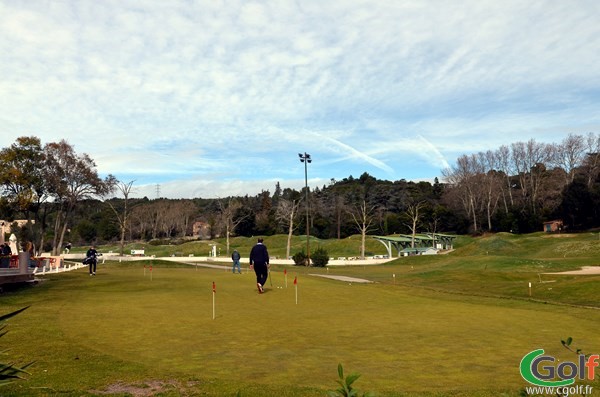 Le putting green du golf de Marseille La Salette en PACA dans les Bouches du Rhone