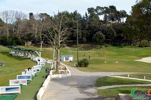 Les pitching greens du golf de Marseille La Salette dans les Bouches du Rhone en PACA