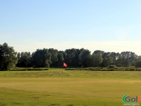 Green n°9 du Parcours les Cygnes au golf de Nampont en Picardie dans la Somme