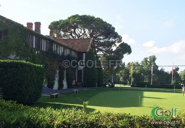 putting green devant le club house