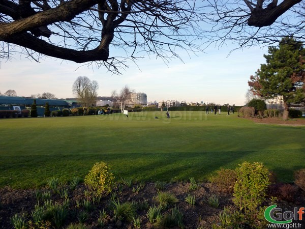 Le putting green du golf de Paris Country Club en Ile de France à Saint Cloud dans les Hauts de Seine