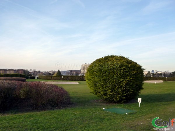 Pitch and Putt du golf de Paris Country Club en Ile de France dans les Hauts de Seine à Saint Cloud