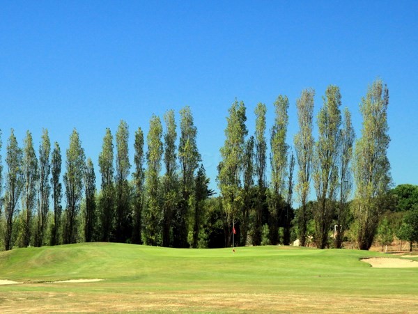 En Vendée Pays de Loire le green n°3 du golf de Port Bourgenay à Talmont Saint Hilaire