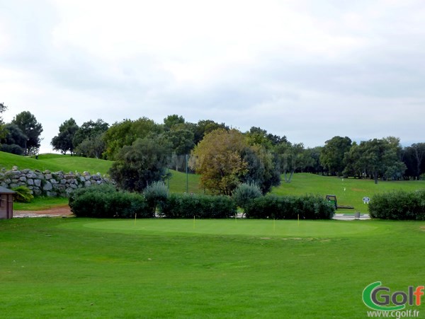 Un putting green du golf du Provençal à Biot Sophia Antipolis proche de Valbonne