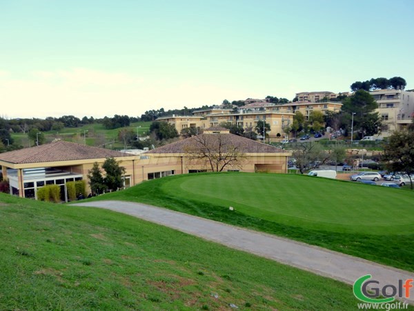 Un putting green du golf le Provençal à Valbonne Sophia Antipolis région PACA