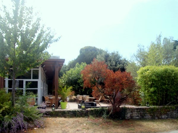 Terrasse du Club house de Rhuys-Kerver en Bretagne dans le golfe du Morbihan