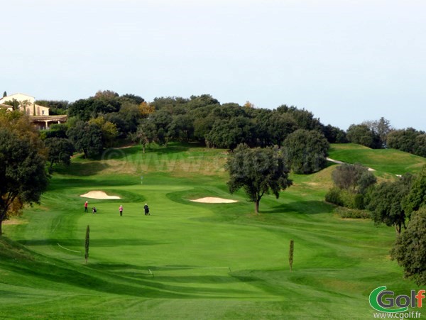 Le trou n°1 du golf de roquebrune sur Argens dans le Var en région PACA