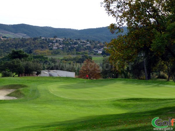 Le green n°2 du golf de Roquebrune sur Argens en région PACA dans le var