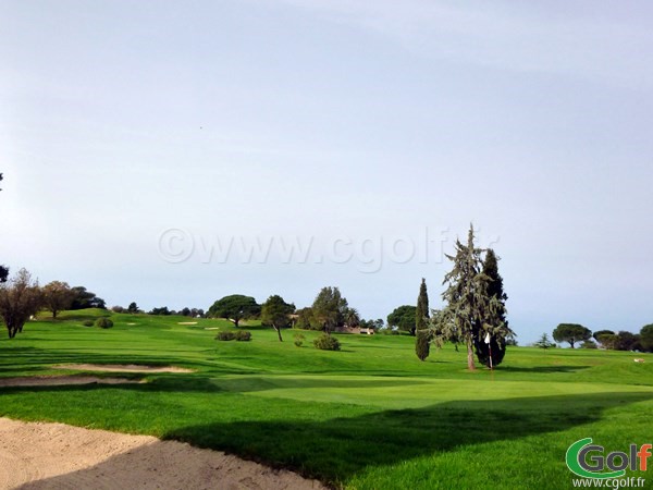 Le green du n°12 du golf de Rouebrune sur Argens en région PACA dans le Var 83