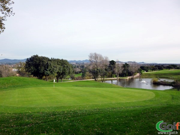 Le green du n°18 du golf club de Roquebrune sur Argens dans le Var sur la Cote d'Azur