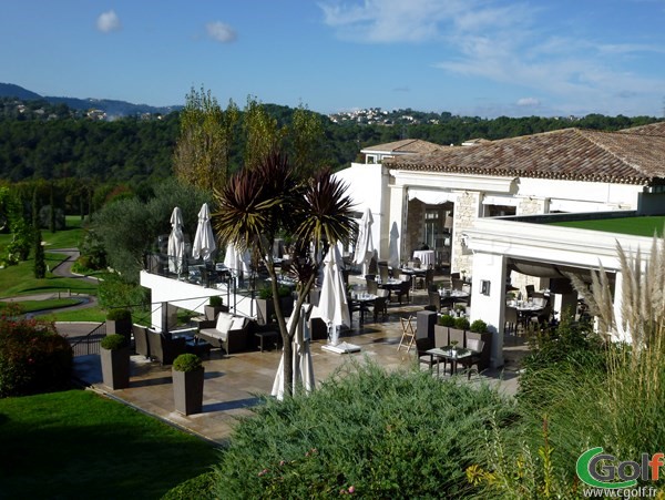 La terrasse du royal golf club de Mougins dans le 06 sur la Cote d'Azur