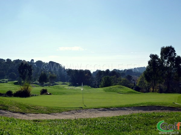 green du trou n°3 du golf de royal mougins dans les Alpes Maritimes sur la cote d'Azur