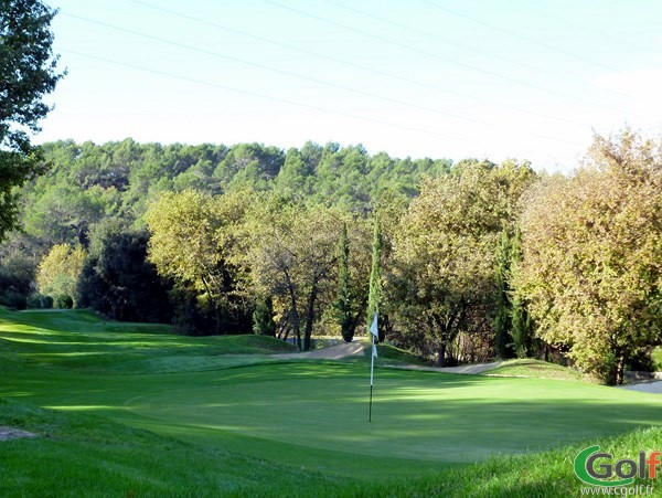 Le green du n°10 du golf de Royal Mougins sur la Cote d'Azur dans les Alpes Maritimes