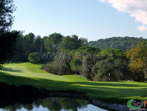 Trou n°14 du royal Mougins golf club dans les Alpes Maritimes sur la cote d'Azur