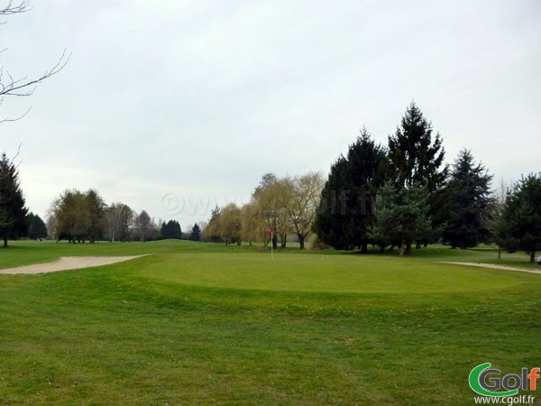 Le green n°11 du golf de Saint Aubin parcours le Mesnil en Ile de France proche de Paris