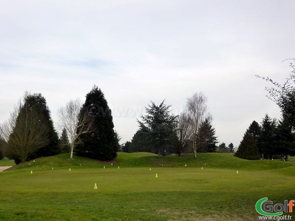 Un putting green du golf de Saint Aubin dans l'Essonne à Paris en Ile de France