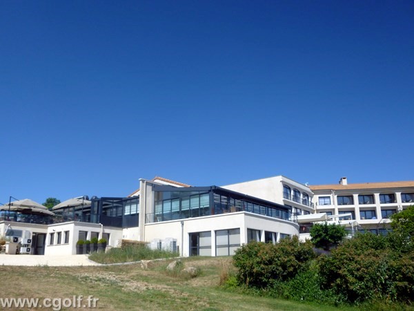 Club house de golf de Saint-Clair entre Lyon et Valence proche de Saint-Etienne en Ardèche