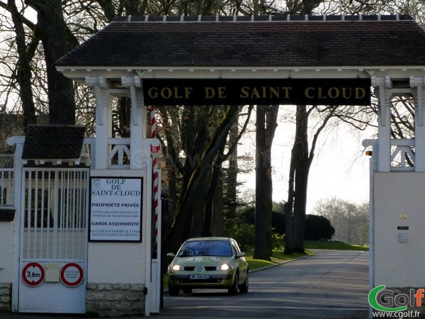 Entrée du golf de Saint-Cloud à Garches dans les Hauts de Seine proche de Paris