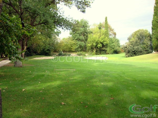 Le trou n°4 et son green du golf 9 trous compact de Mouans Sartoux Grasse