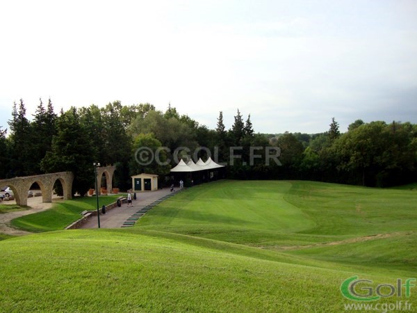 Le practice du golf de Saint Donat sur les communes de Grasse et Mouans Sartoux