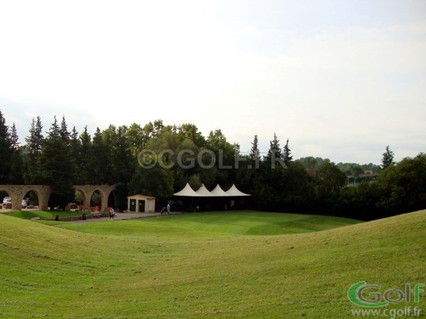 Le practice du golf club de Saint Donat à Mouans Sartoux Grasse