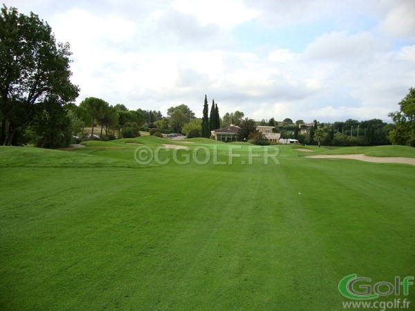 Green du trou n° 9 entourés de bunkers