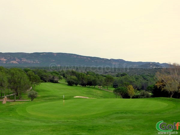 Le green n°18 du golf de Saint Endréol en région PACA dans le Var à La Motte