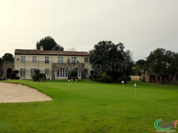 Le pitching green du golf de Saint Endréol dans le Var à La Motte en région PACA