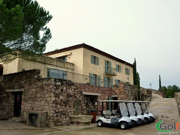 Le club house restaurant du golf de Saint Endréol à La Motte dans le Var sur la Cote d'Azur