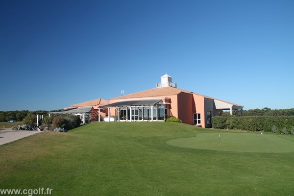 Club house de golf à Saint-Jean-de-Monts en Vendée Pays de Loire côte Atlantique