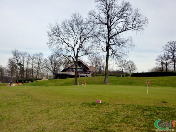 Le putting green du golf de Saint-Marc Jouy-en-Josas proche de Versailles dans les Yvelines